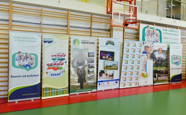 Przemarsz uczestników Jubileuszu Szkoły